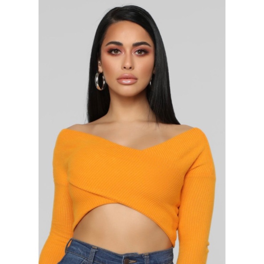 Fashionnova long sleeve crop top